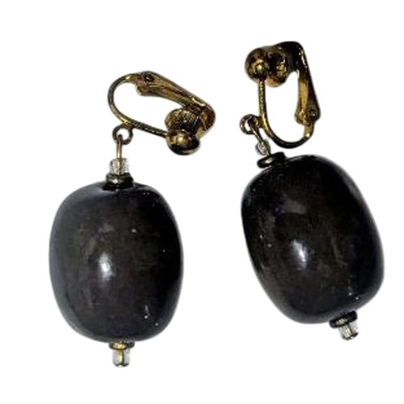 Vintage clip on earrings 80's . 1 3/4 inches long green beads - Picture 1 of 1